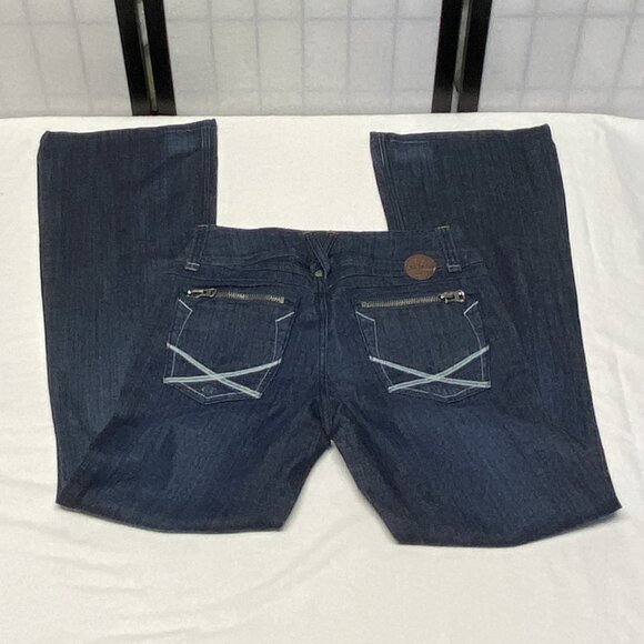 XOXO Low Rise Embroidered Flared Denim Jeans Light Distress Medium Wash NWT 7/8 - Picture 9 of 14